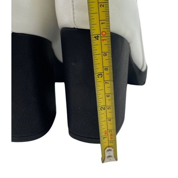 Mia Women’s Boots 7.5 Medium Gwyn Chelsea Platform Zip Ankle White Faux Leather - Picture 12 of 12